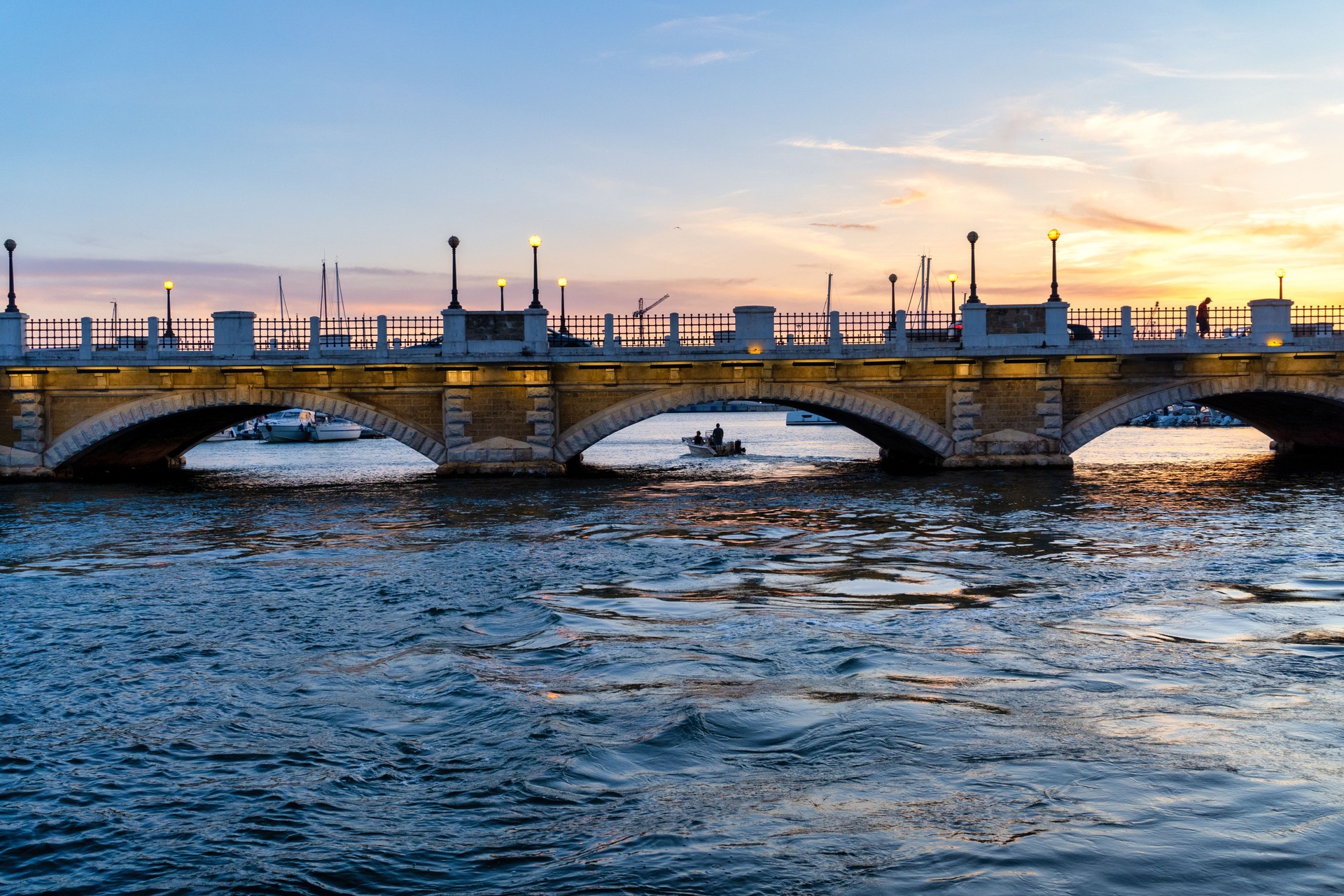 taranto ponte di pietra turismo dormire a taranto holidays vacanze in puglia